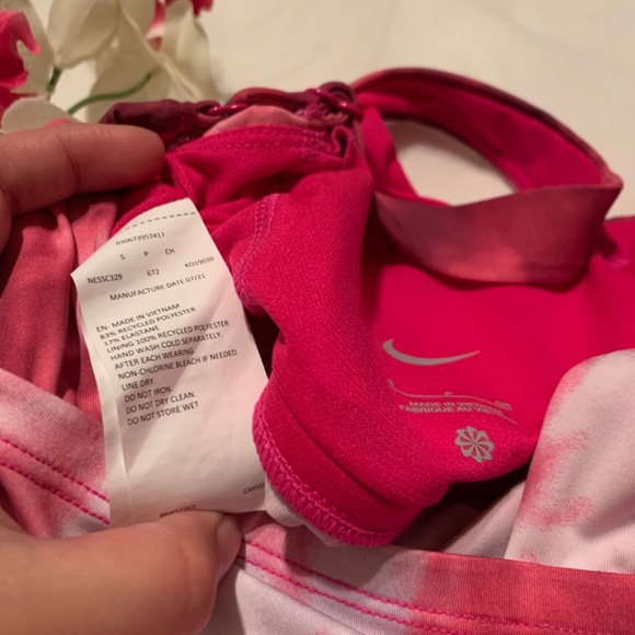 Nike top swimwear/workout top  small new with tag - Picture 3 of 5